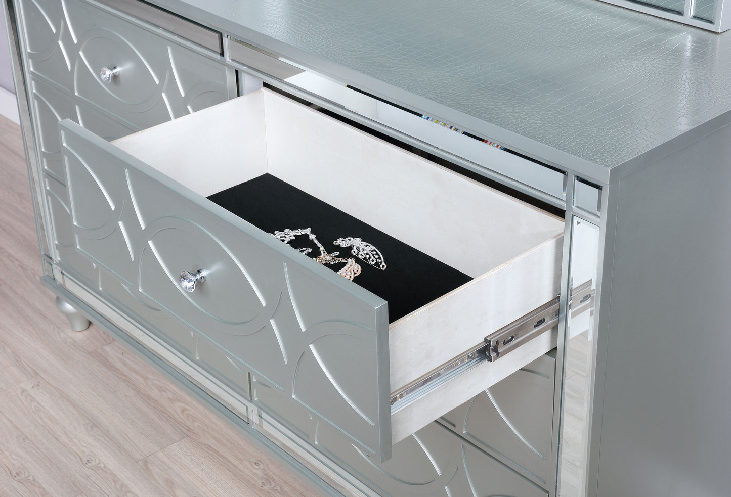 Gunnison 6-drawer Dresser with Mirror Silver Metallic